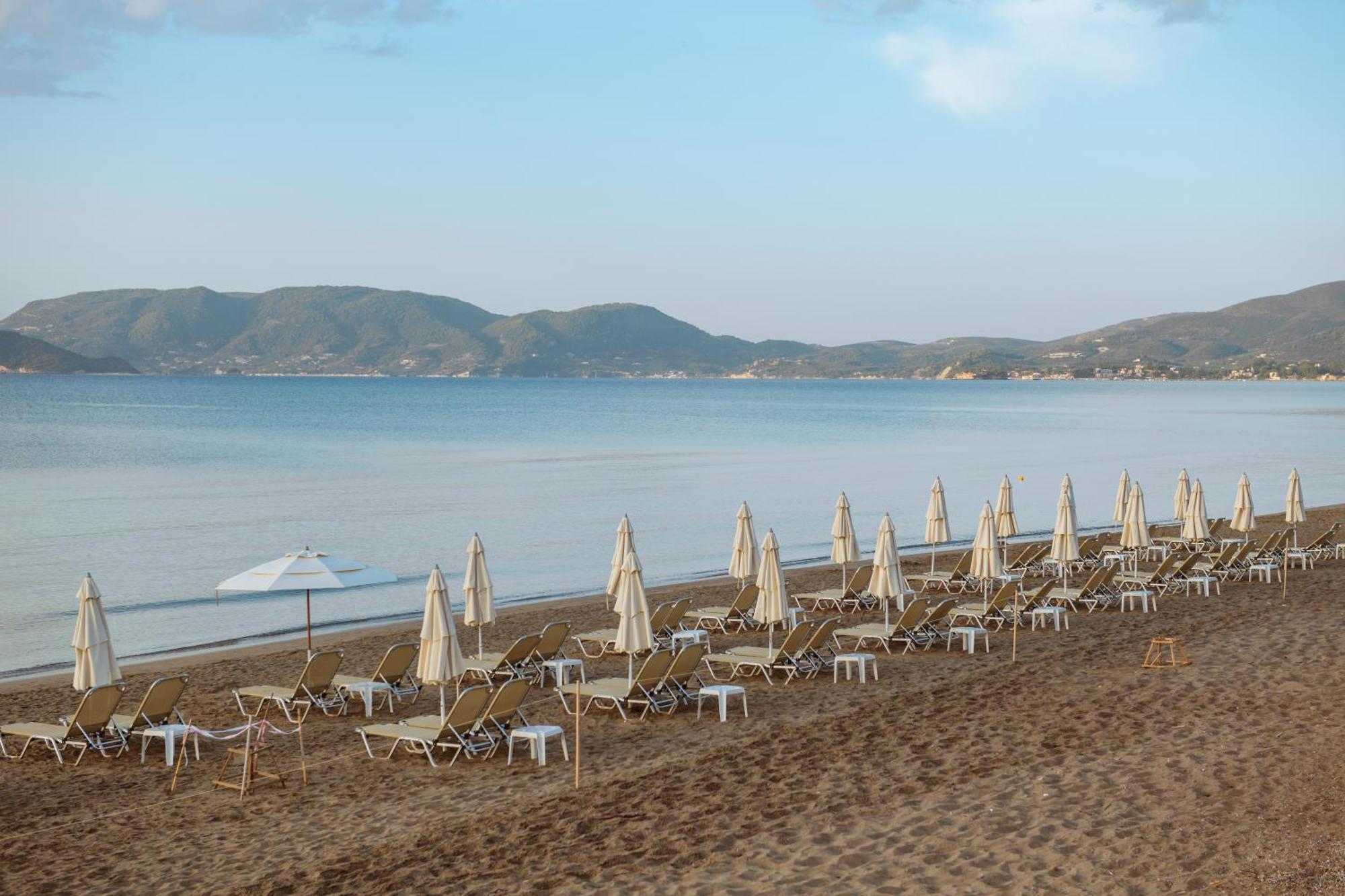 Crystal Beach Hotel กาลามากี ภายนอก รูปภาพ