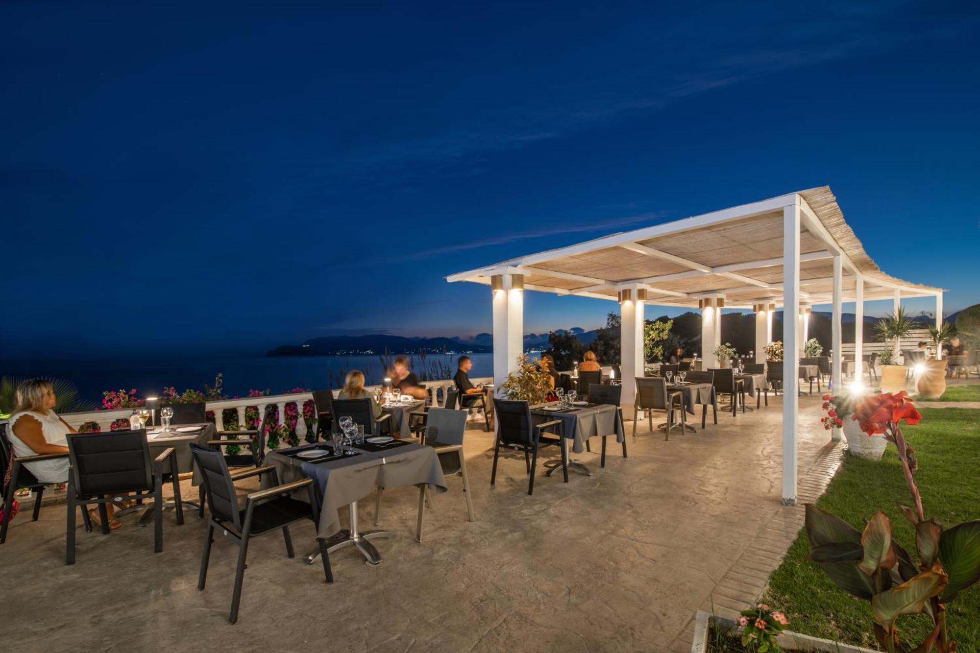 Crystal Beach Hotel กาลามากี ภายนอก รูปภาพ