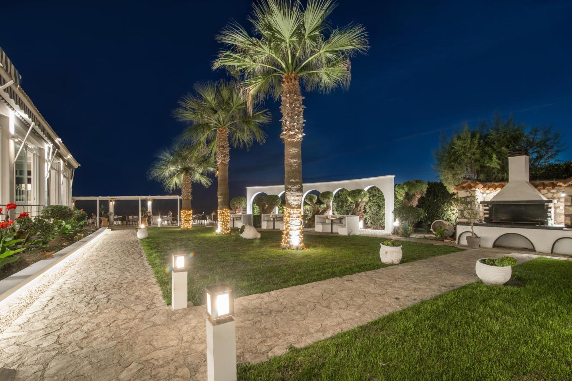 Crystal Beach Hotel กาลามากี ภายนอก รูปภาพ