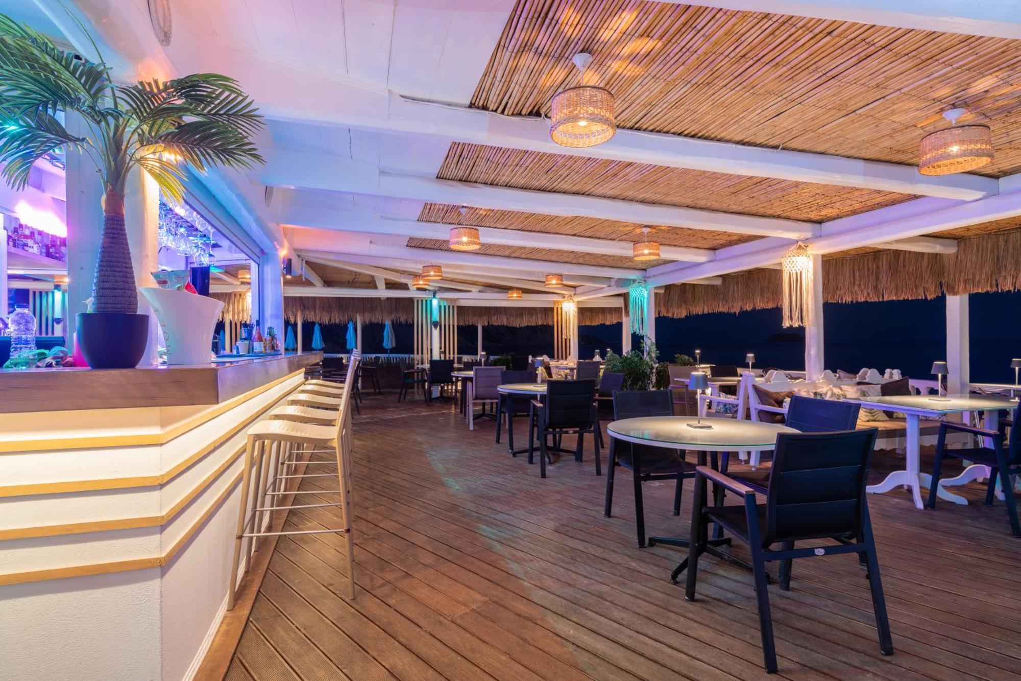 Crystal Beach Hotel กาลามากี ภายนอก รูปภาพ