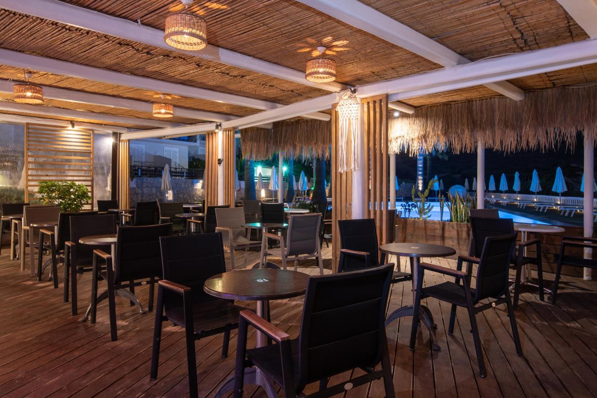 Crystal Beach Hotel กาลามากี ภายนอก รูปภาพ