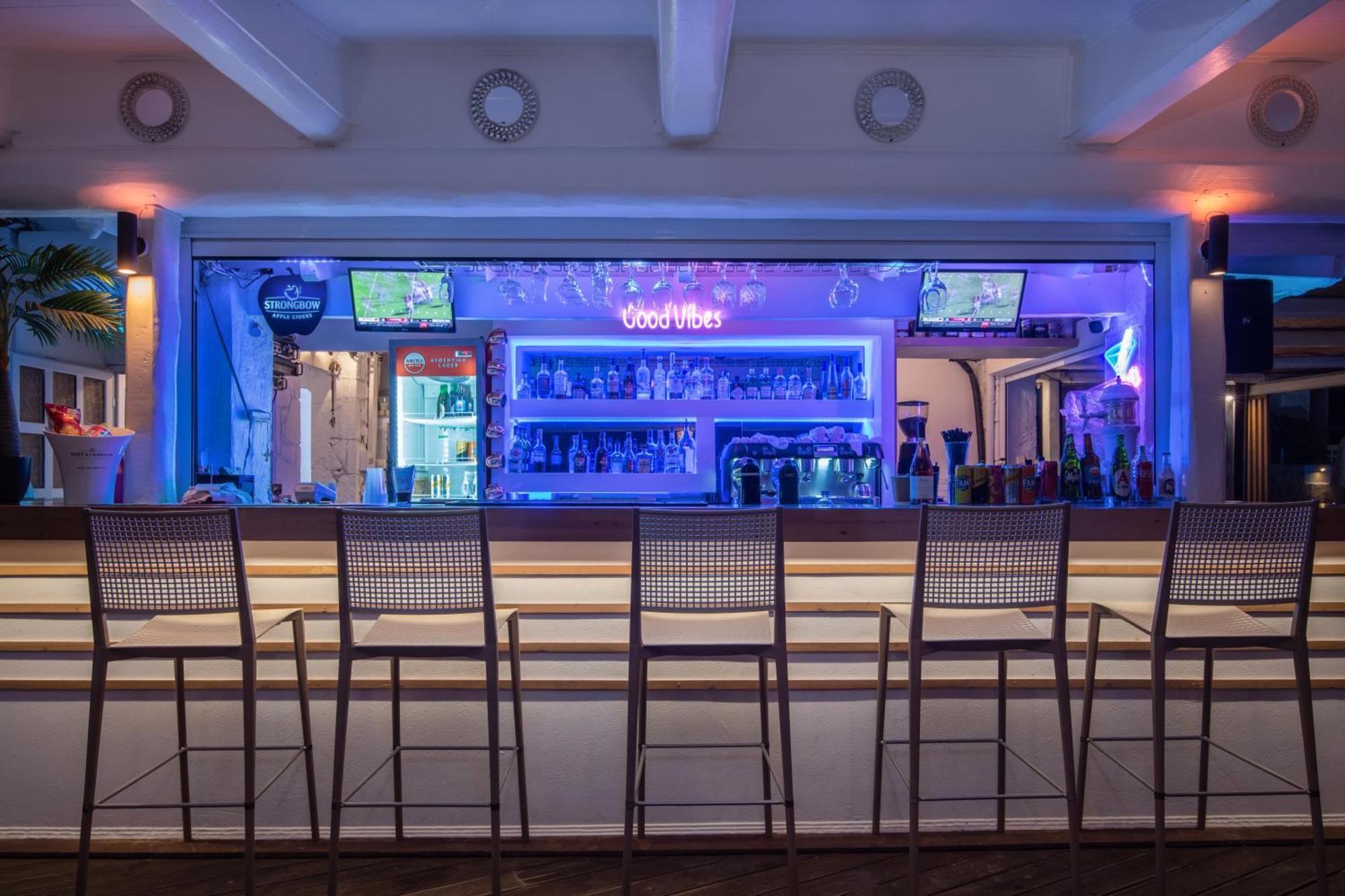 Crystal Beach Hotel กาลามากี ภายนอก รูปภาพ