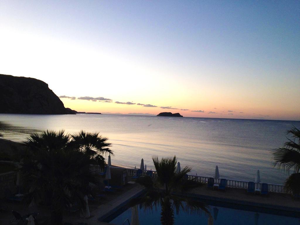 Crystal Beach Hotel กาลามากี ภายนอก รูปภาพ